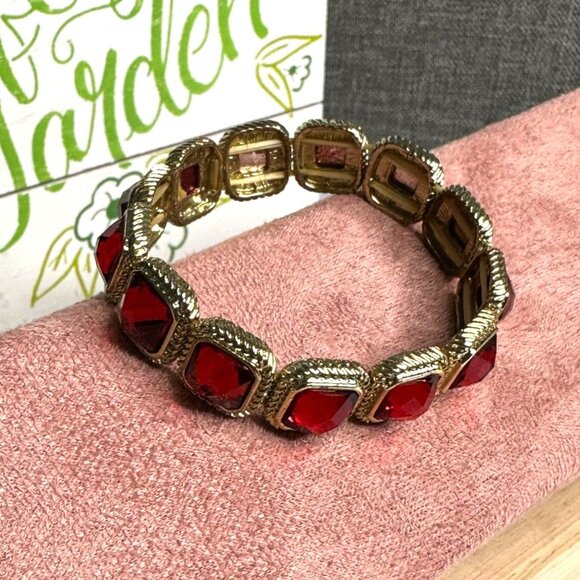 Vintage Gold-Tone Stretch Bracelet With Red Faceted Gemstones - Picture 2 of 5